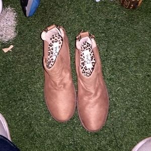 Very G Vienna Ankle Boot size 10.